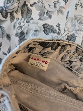 J Brand Light Gray Floral Ankle Capri Jeans